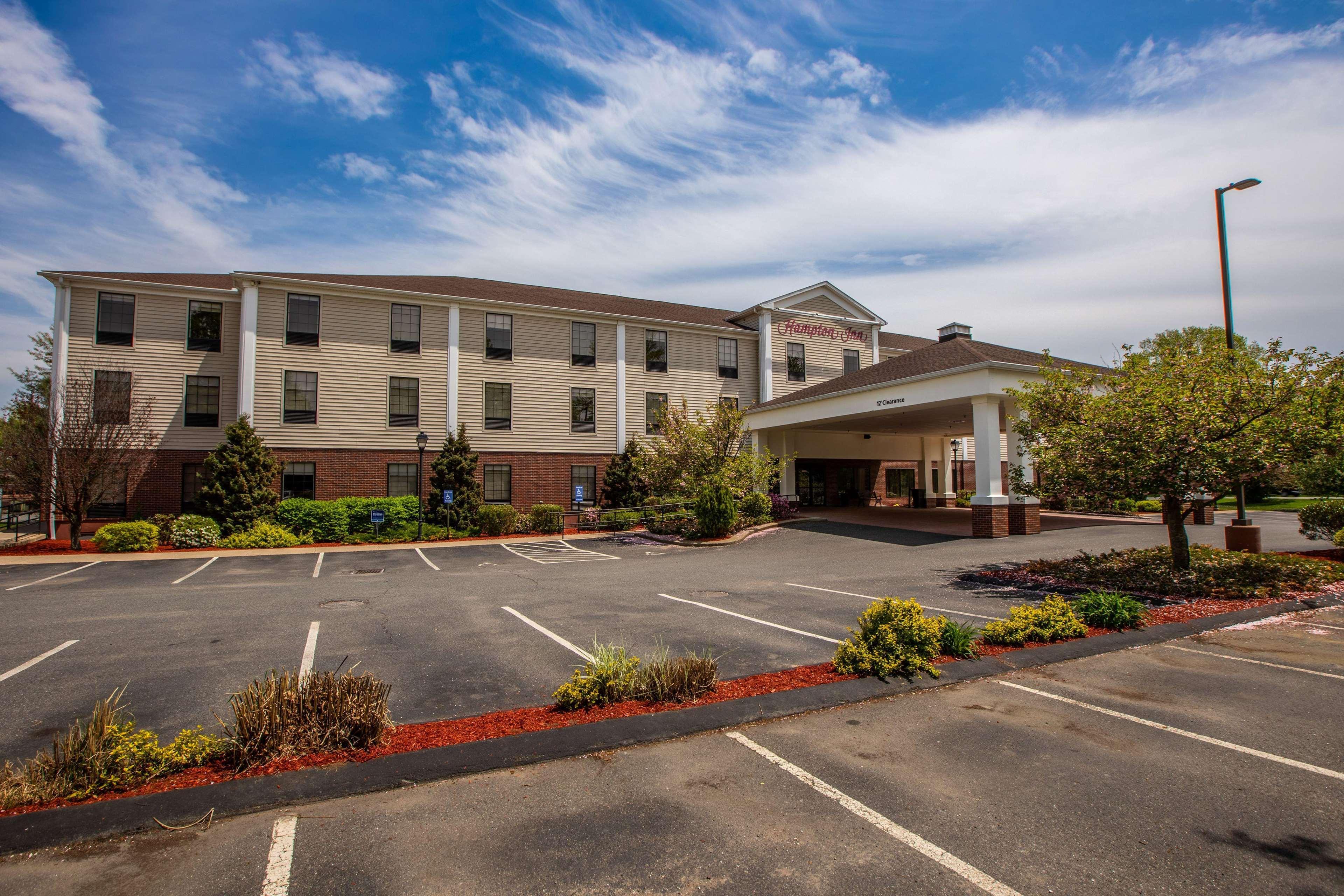 Hampton Inn Hadley-Amherst Area Экстерьер фото