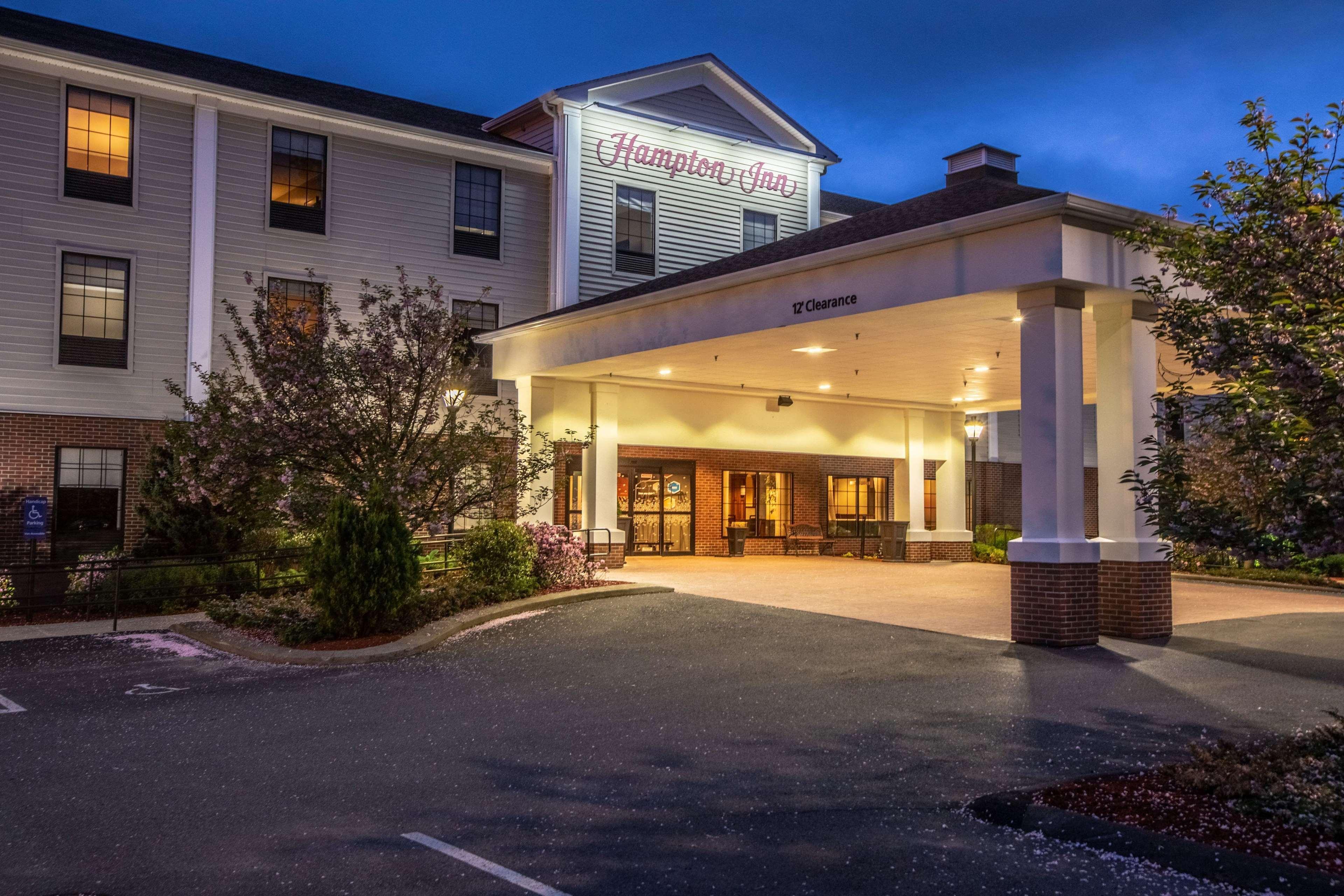 Hampton Inn Hadley-Amherst Area Экстерьер фото