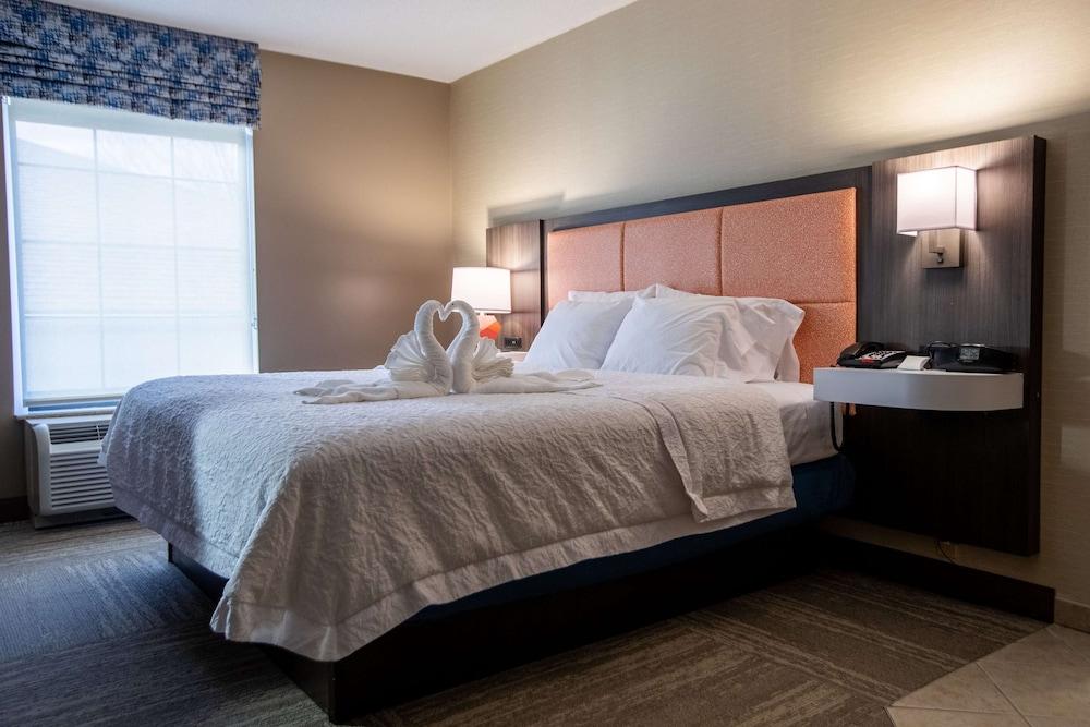 Hampton Inn Hadley-Amherst Area Экстерьер фото