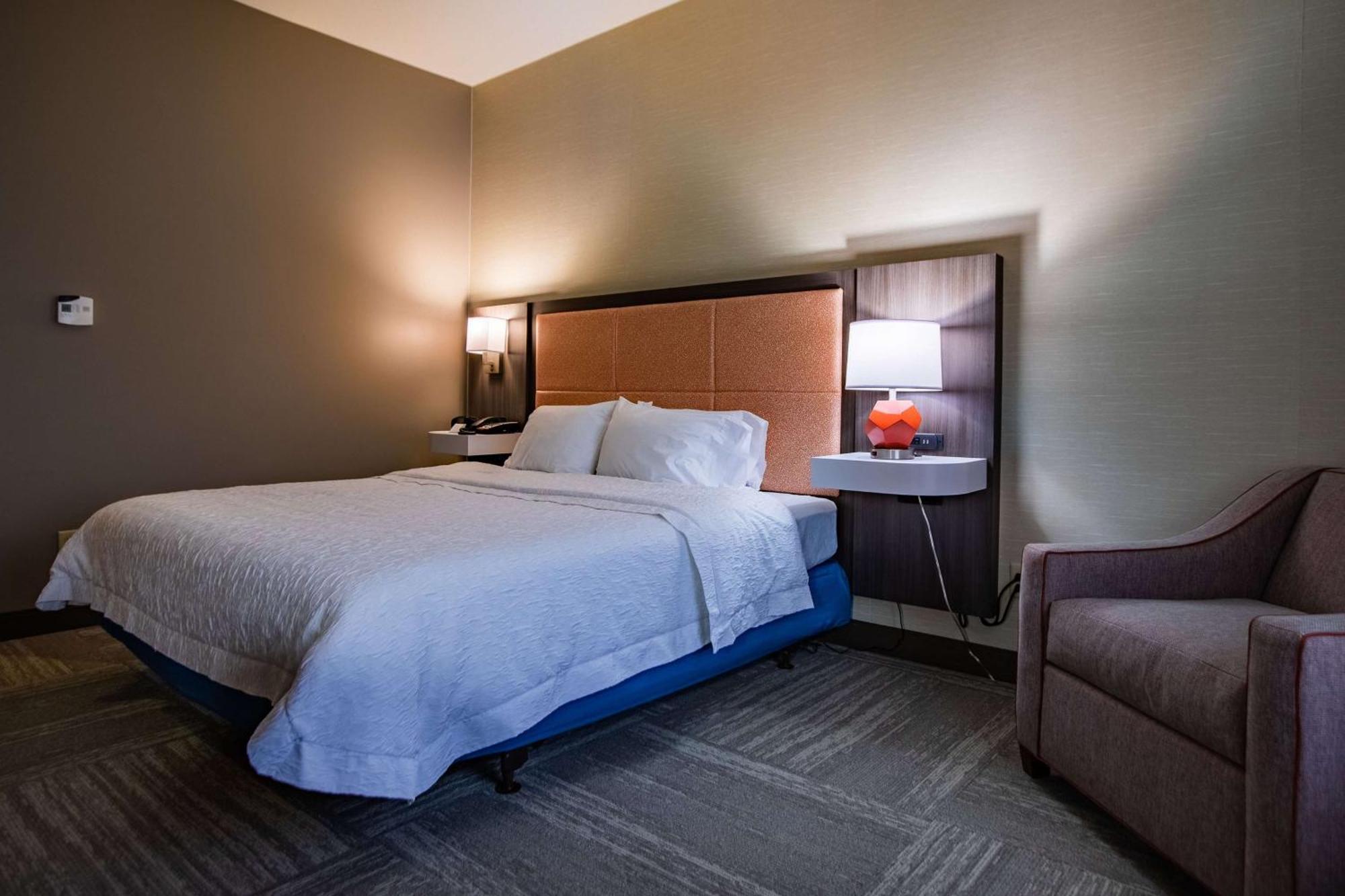 Hampton Inn Hadley-Amherst Area Экстерьер фото