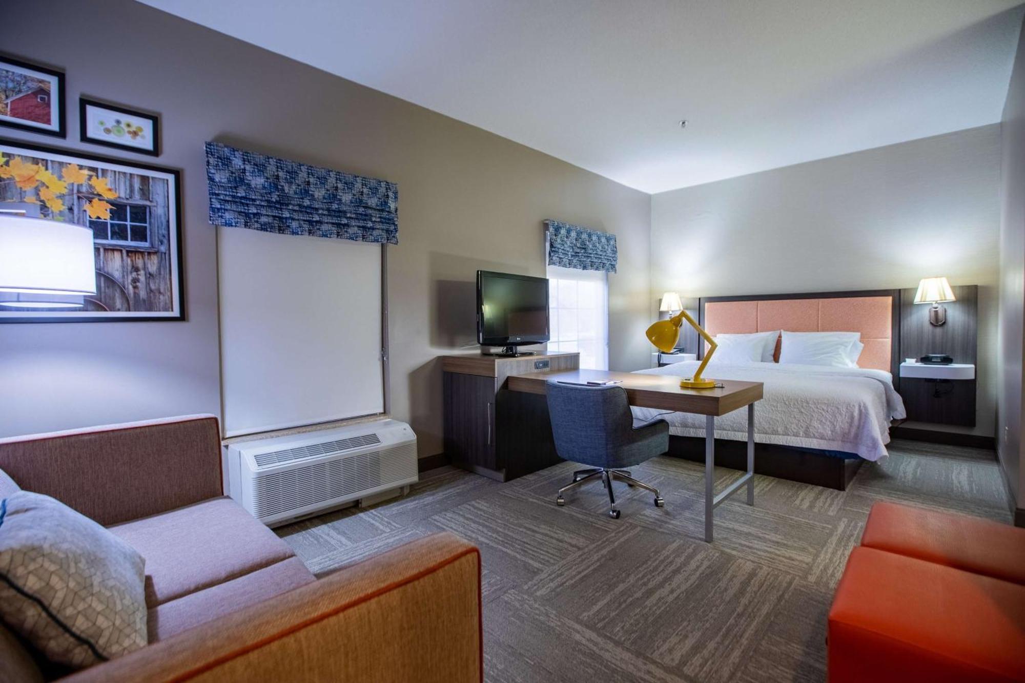 Hampton Inn Hadley-Amherst Area Экстерьер фото