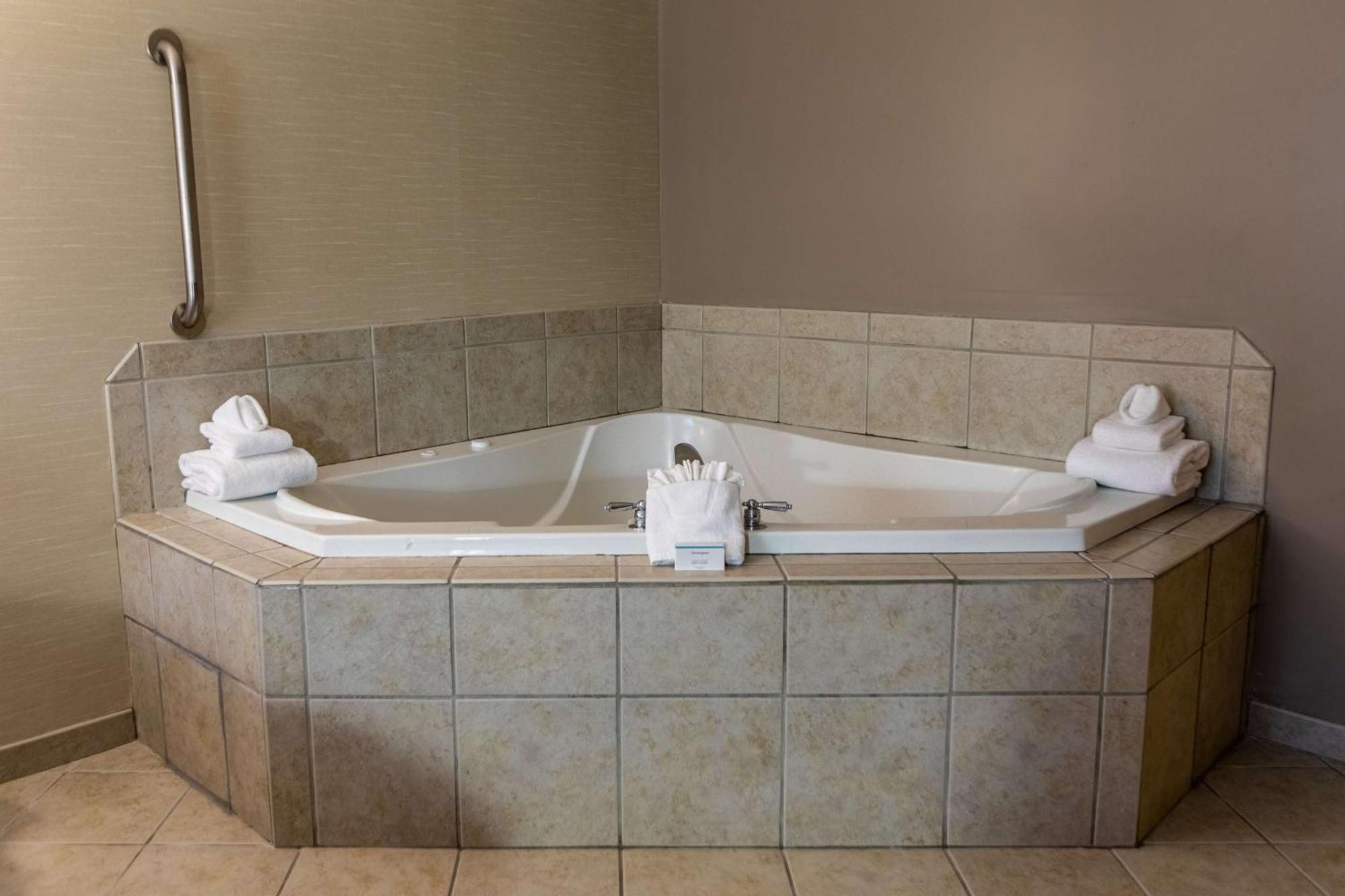 Hampton Inn Hadley-Amherst Area Экстерьер фото