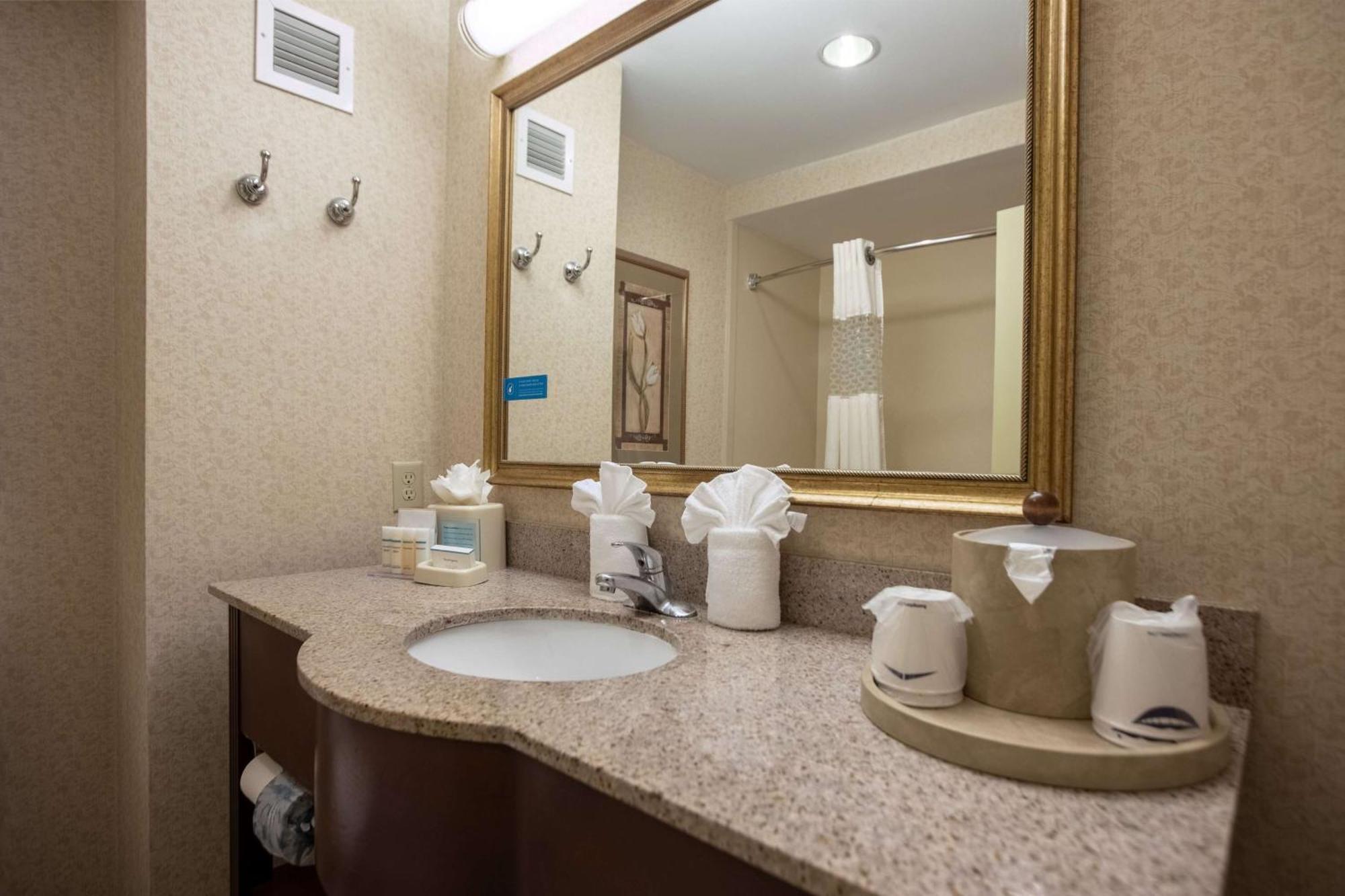 Hampton Inn Hadley-Amherst Area Экстерьер фото