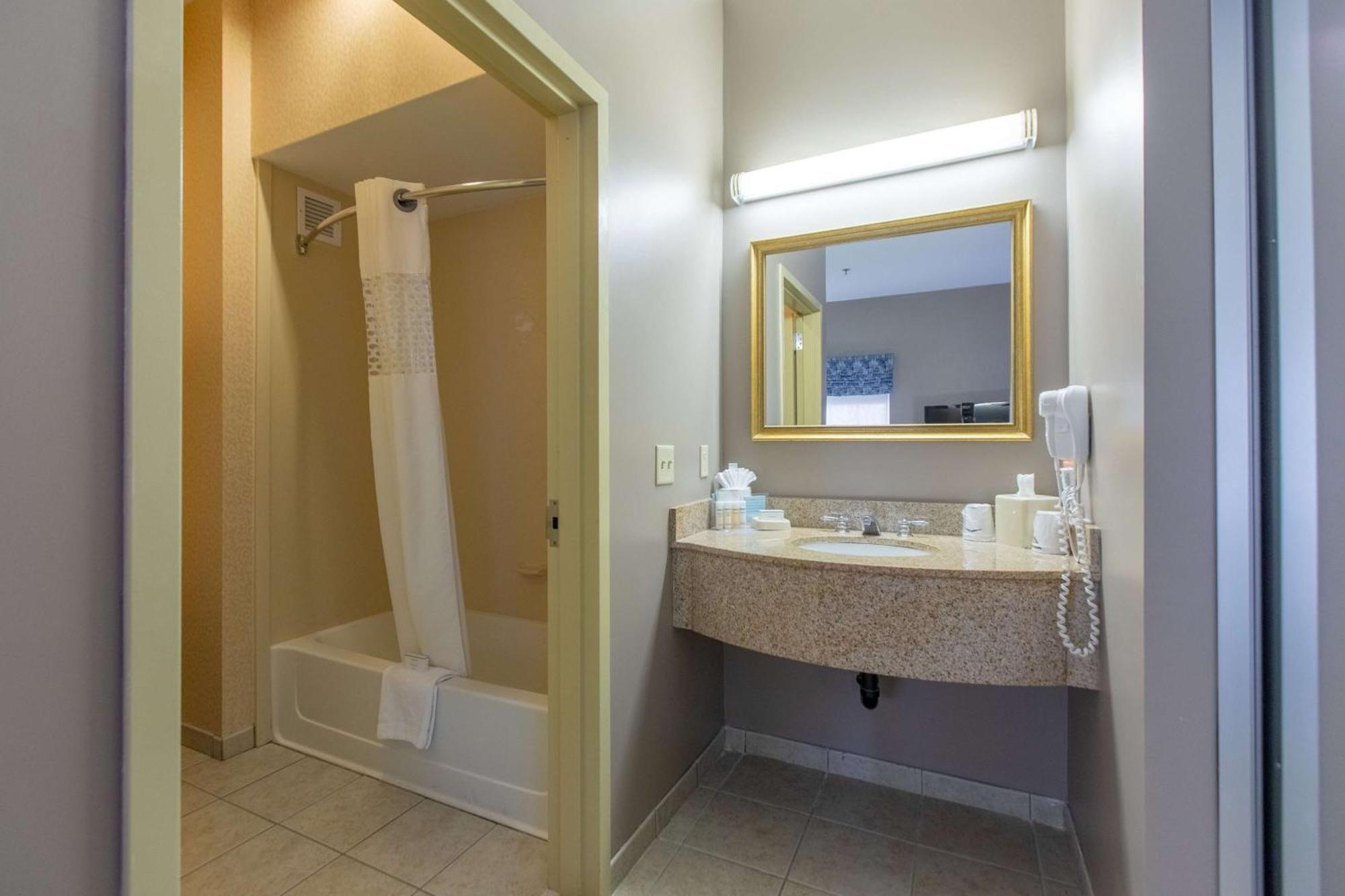 Hampton Inn Hadley-Amherst Area Экстерьер фото