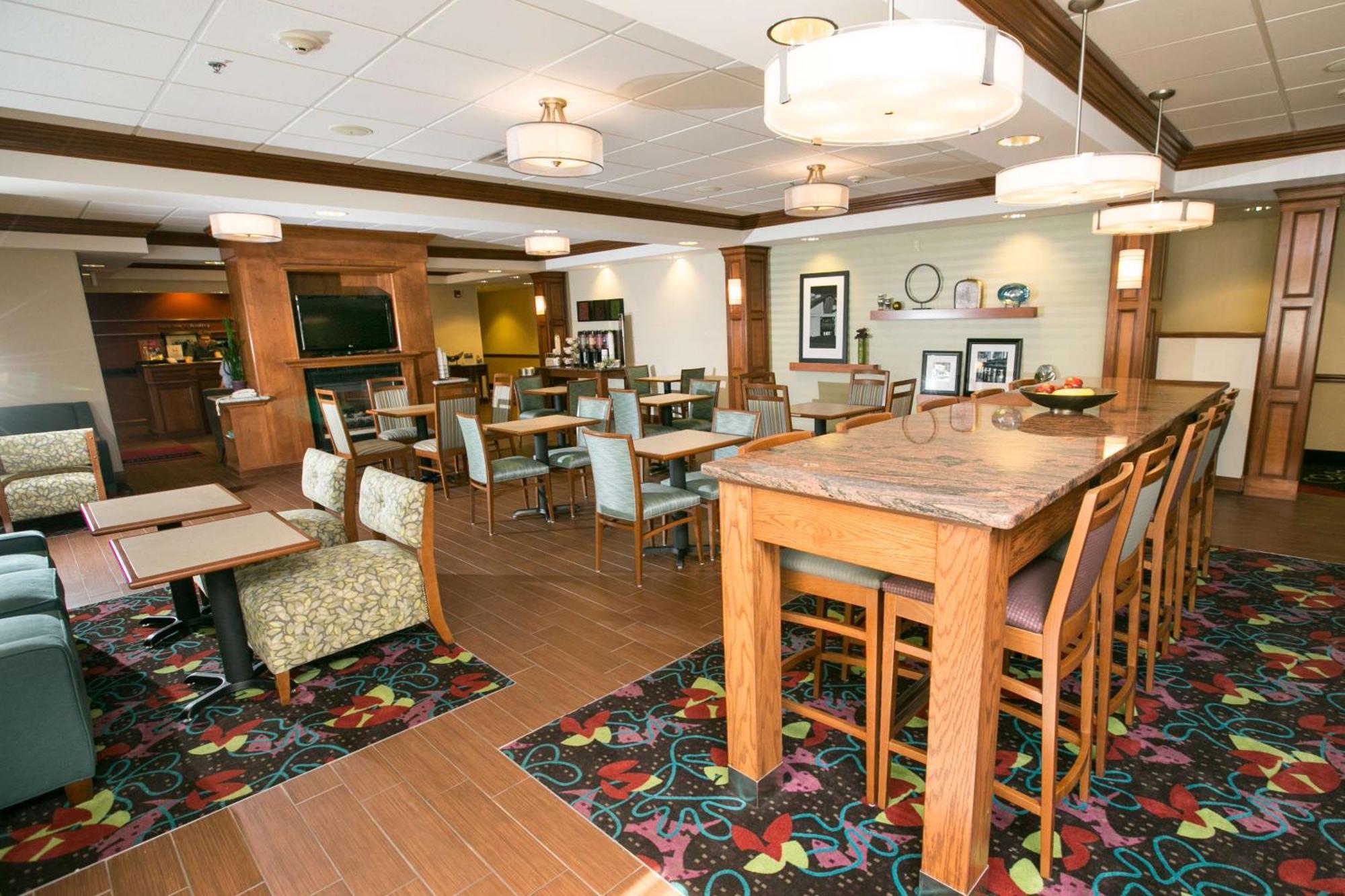 Hampton Inn Hadley-Amherst Area Экстерьер фото